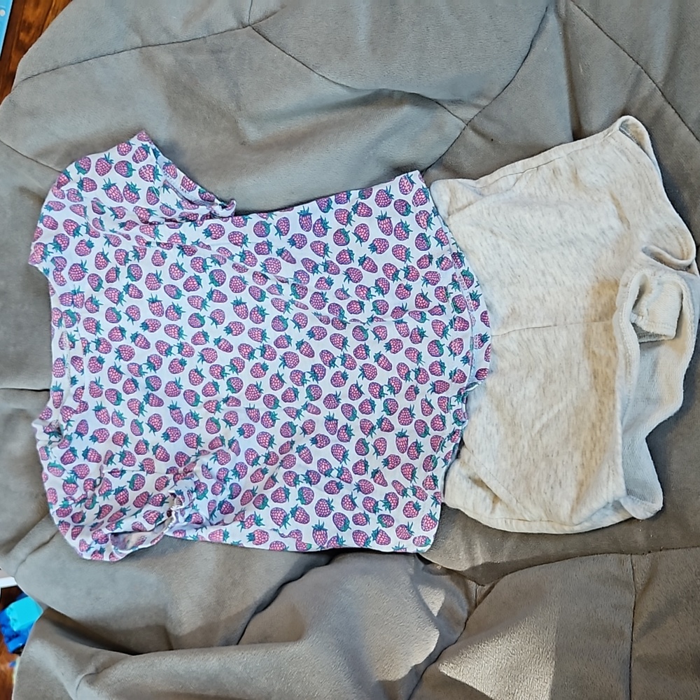 🌻4 for $15🌻 3t Old Navy shirt and shorts